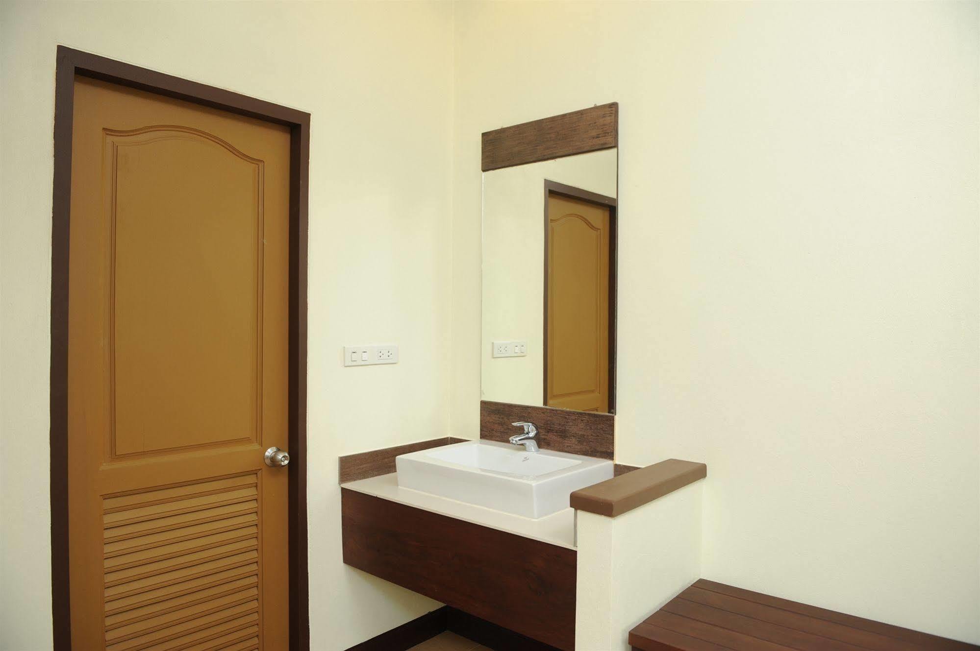 Mawin Hotel Чиангмай Экстерьер фото